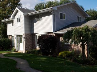 301 Johnston Rd, Upper Saint Clair, PA 15241