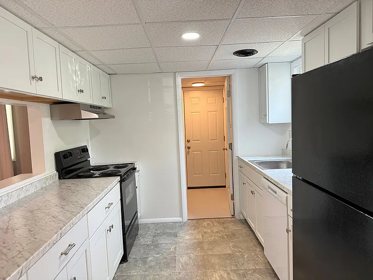 359 Greenland Dr — Photo 3