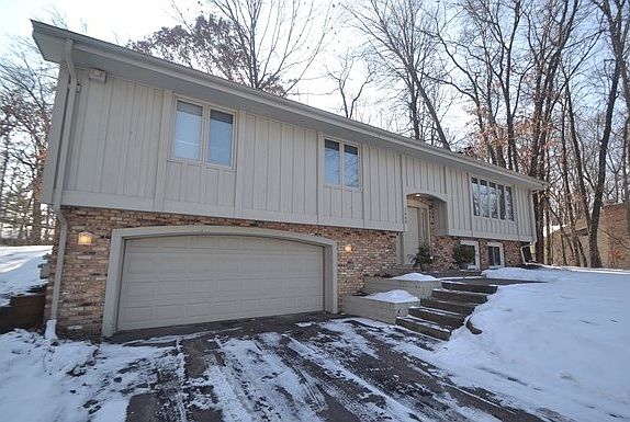 1st image of 2660 Queensland Ln N