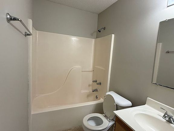 5th image of 111 Persimmon Ct