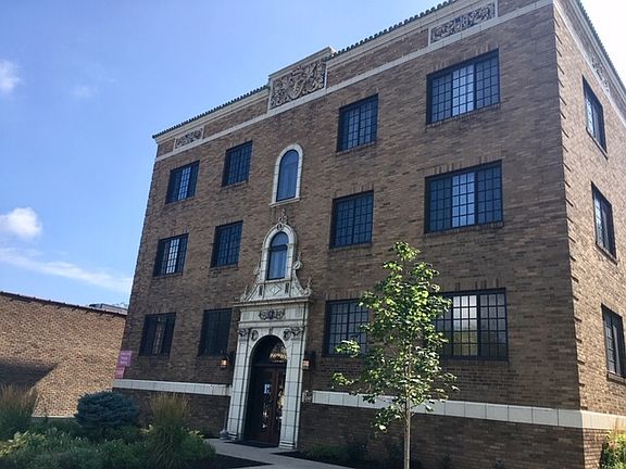 3rd image of 5347 N College Ave APT 211