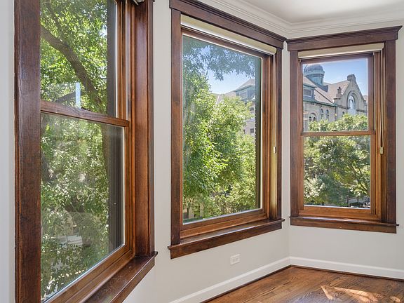 5th image of 2230 N Kenmore Ave #3
