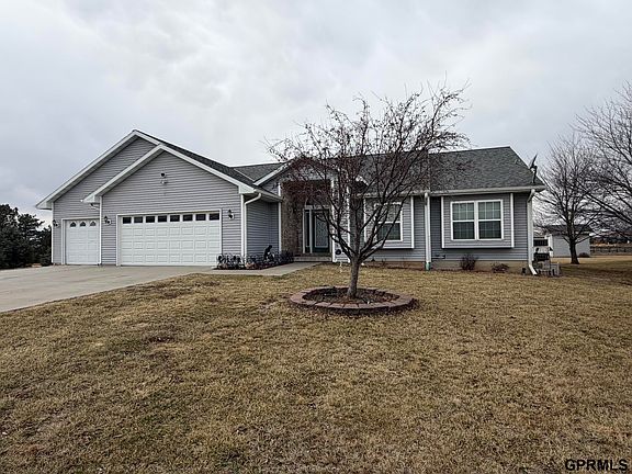 3rd image of 809 S Shimerda St