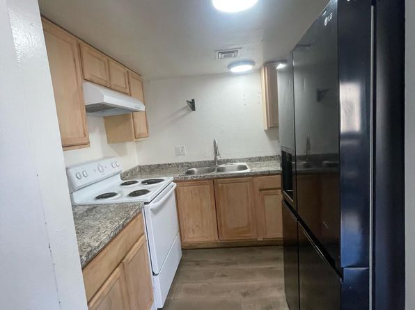 2698 N 43rd Ave APT D