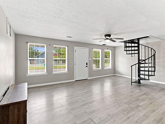 4th image of 500 Ruth St