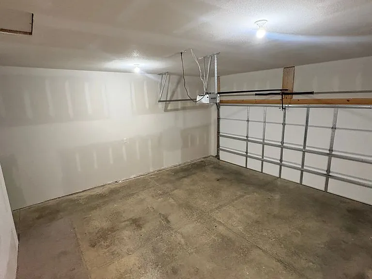 701 Stephanie Ct — Photo 12