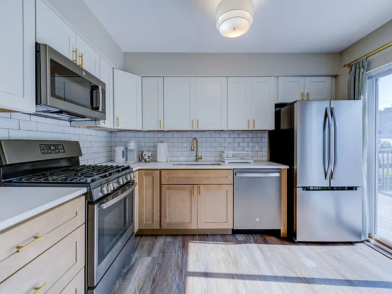 1170 Margaret Ln — Photo 10
