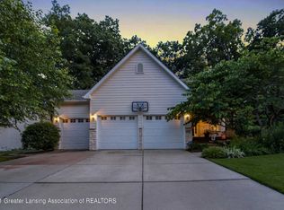 6720 English Oak Dr, East Lansing, MI 48823