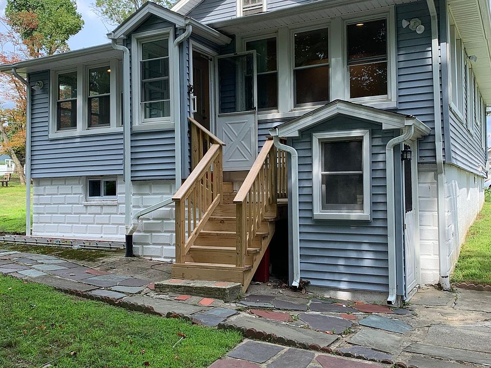 1st image of 13 Crest Dr