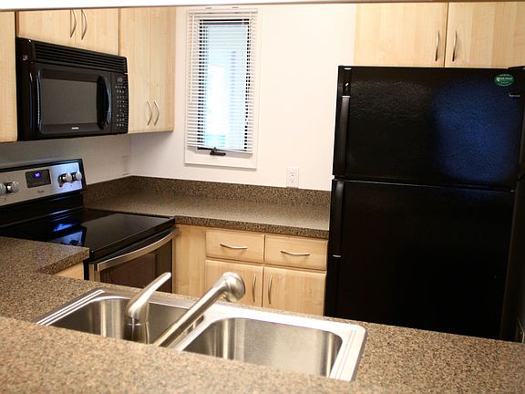 3rd image of 706 Martin Luther King Junior Boulevard Ml #G10