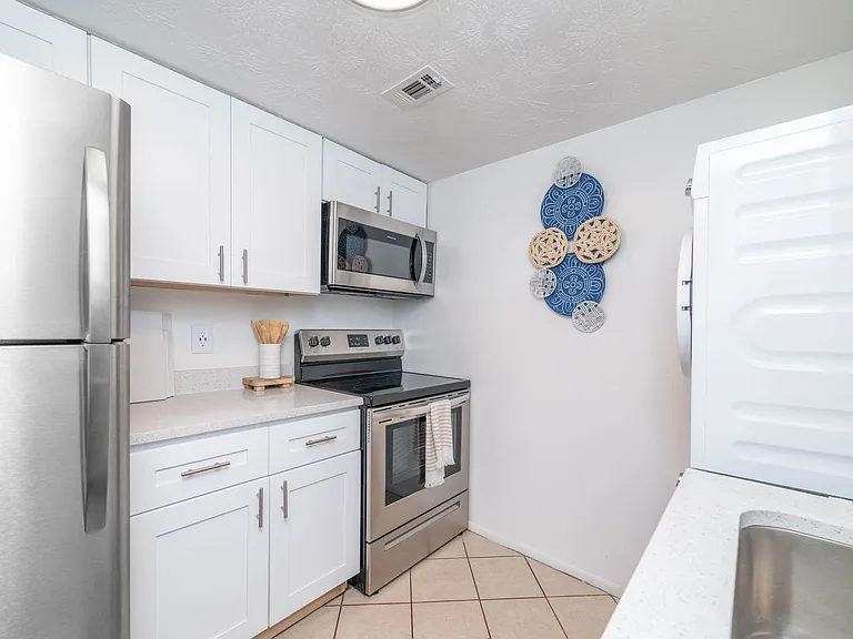 Camelot Apartments — Photo 49