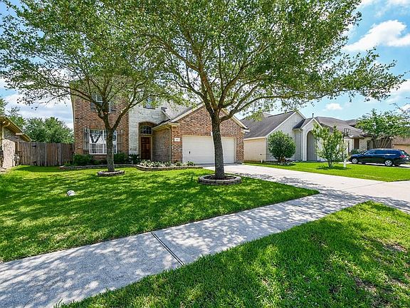 2nd image of 418 Sandstone Creek Ln