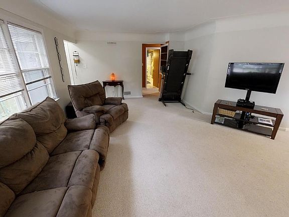 3rd image of 304 S Woodbridge St