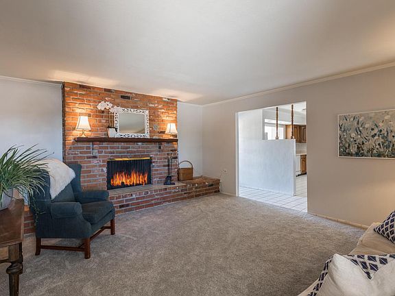 3rd image of 3628 W Claremont St