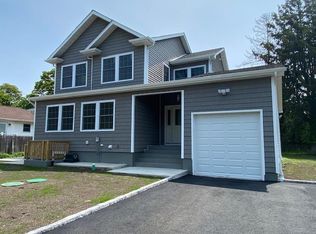 195 Union Ave, East Patchogue, NY 11772