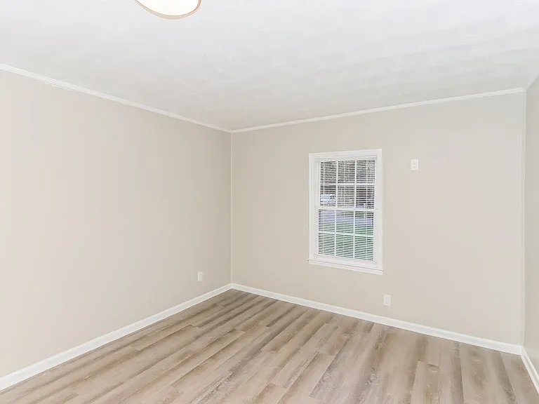 1765151_025_bedroom_13186771.jpg