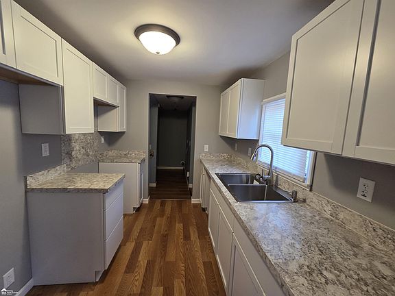 4th image of 2164 E Whittemore Ave