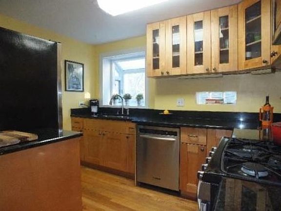 5th image of 913 N Patton Ave