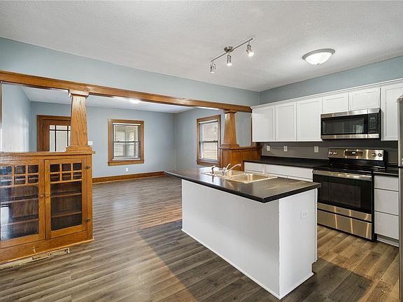 3rd image of 2541 E Grand Ave