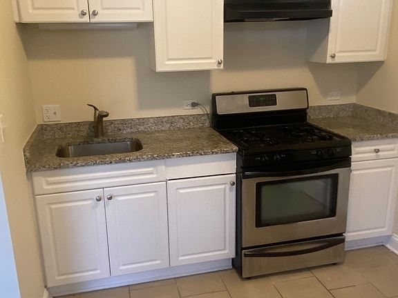 3rd image of 7613 S Yates Blvd #1N
