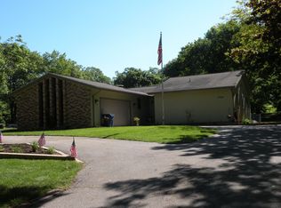 13424 Lakeshore Dr, Grand Haven, MI 49417