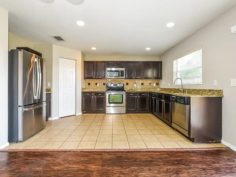 2050 Wavy Leaf Ct — Photo 7
