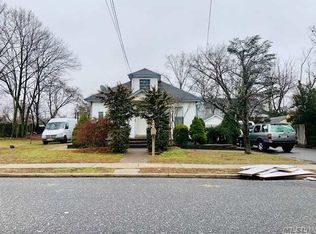270 Irving St, Central Islip, NY 11722