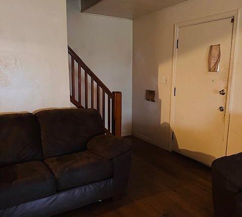 2nd image of 3011 Cavanaugh Ave