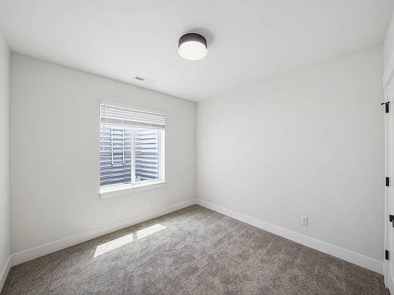 435 E River Ln — Photo 12