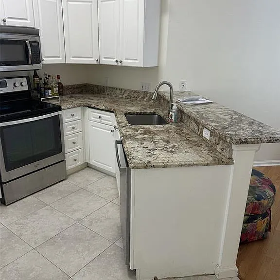 5202 SW 91st Ter #B — Photo 2