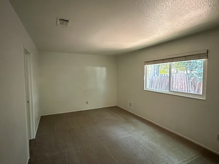 5000 San Francisco Blvd — Photo 20