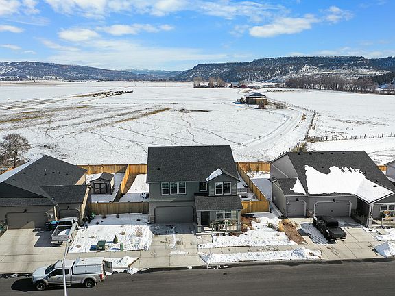 2nd image of 406 SE Stetson Ct
