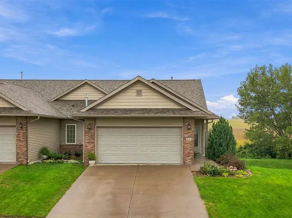 947 5th St, Kalona, IA 52247