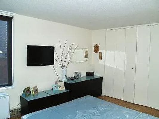 Sold by Corcoran | media 6