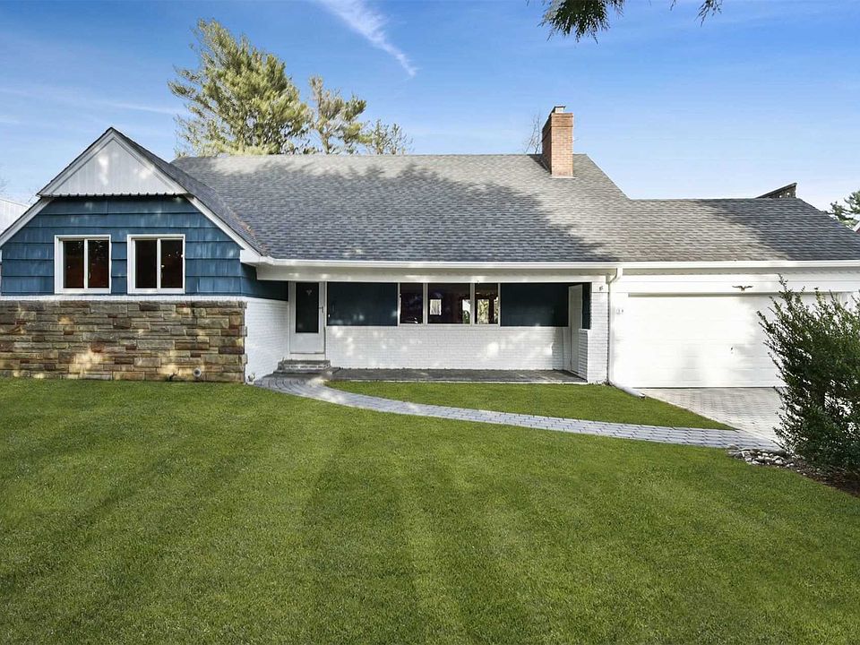 1st image of 10 Stuart Dr W