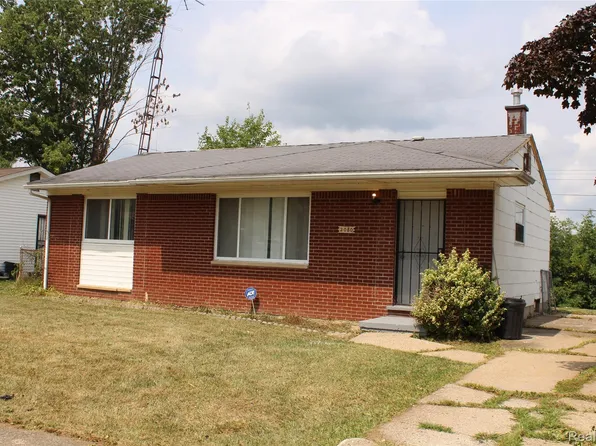 2080 Flamingo Dr, Mount Morris, MI 48458