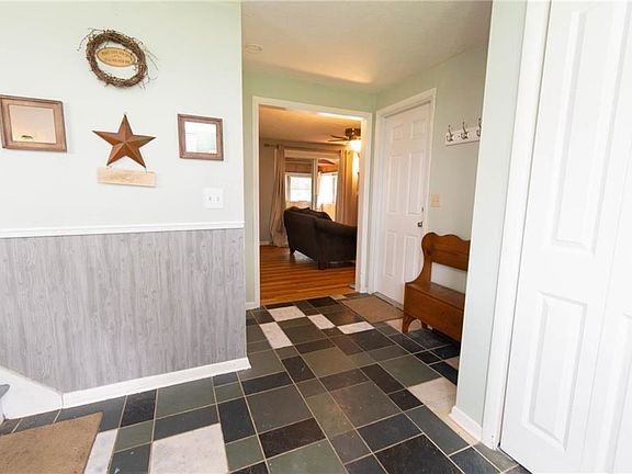 4th image of 2 Commodore Cir