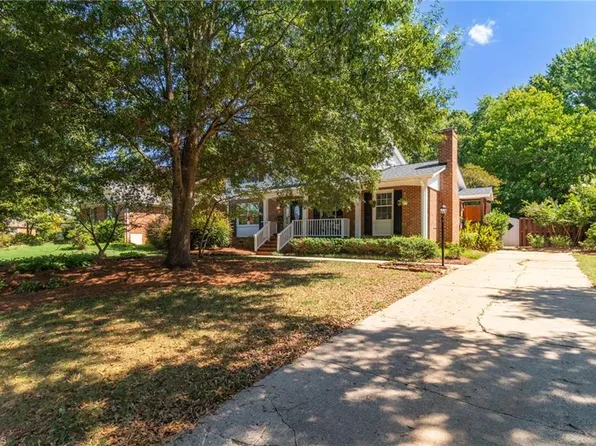 2014 Medhurst Dr, Greensboro, NC 27410