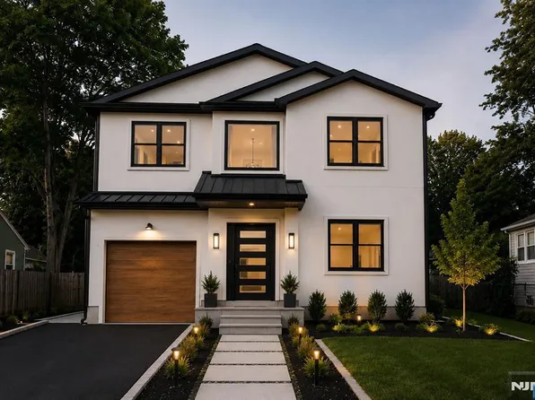4 Atkins Ct, Clifton, NJ 07013