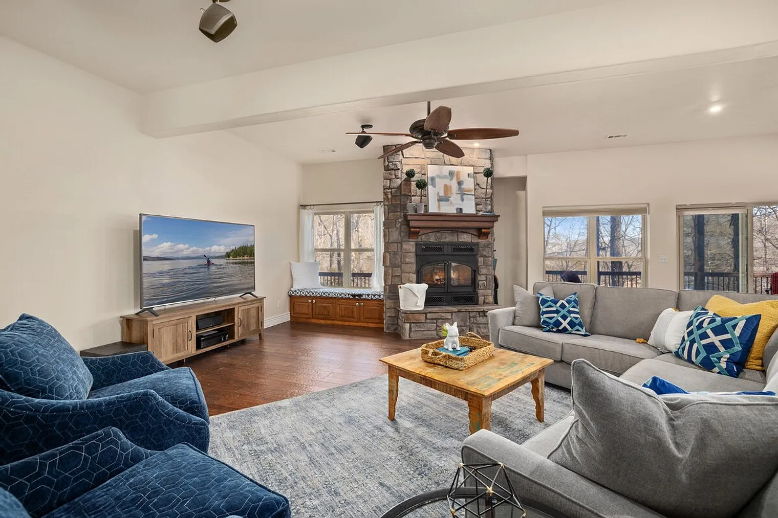 4 bed, 3.0 bath, 3358 sqft, $7,430 — Photo 3