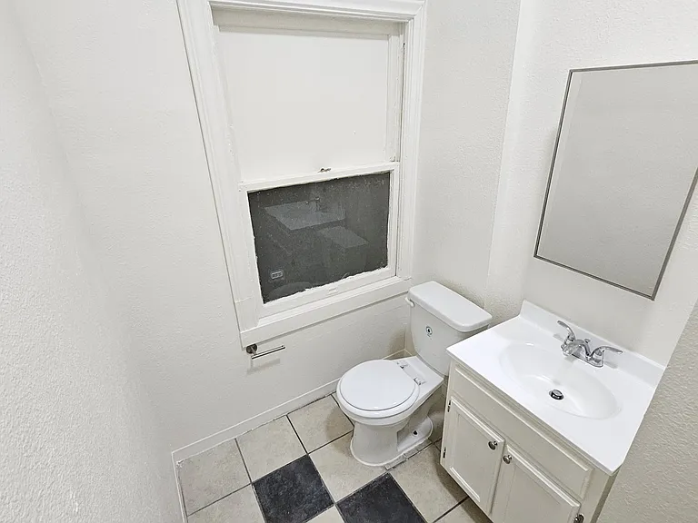 743 S Burlington Ave #4 — Photo 14