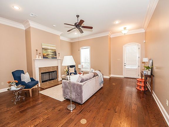3rd image of 104 Billingford Dr