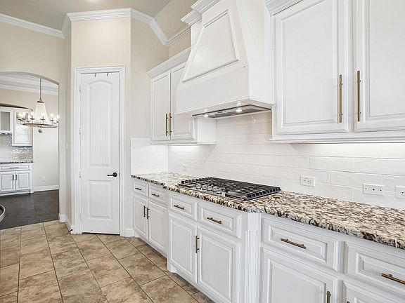 4th image of 920 Waterview Dr