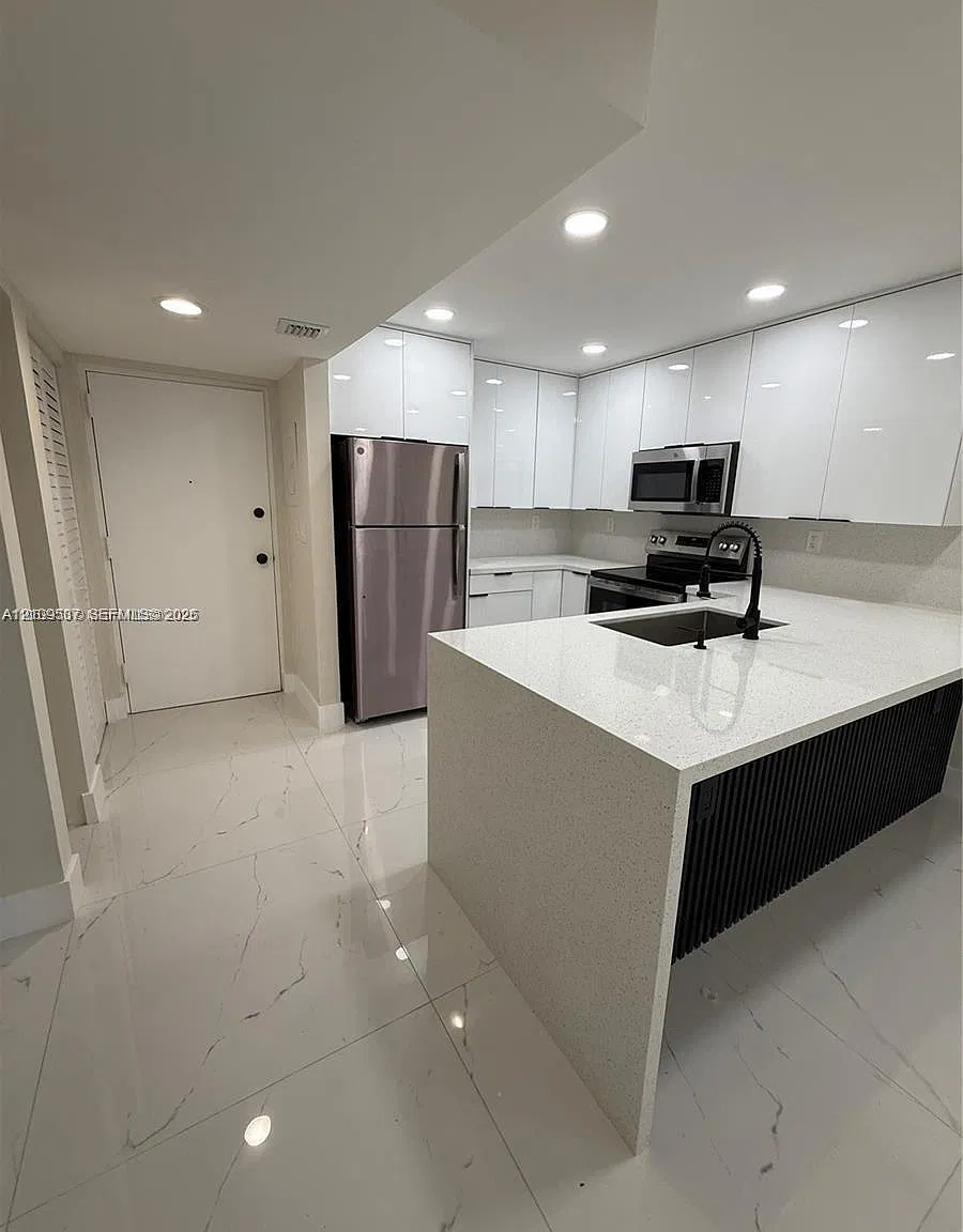 2 bed, 866 sqft, $2,400 — Photo 4
