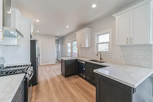 3044 Martin Luther King Jr Way Photo 1