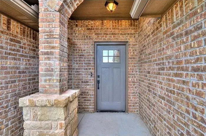 4 bed, 1710 sqft, $2,000 — Photo 2