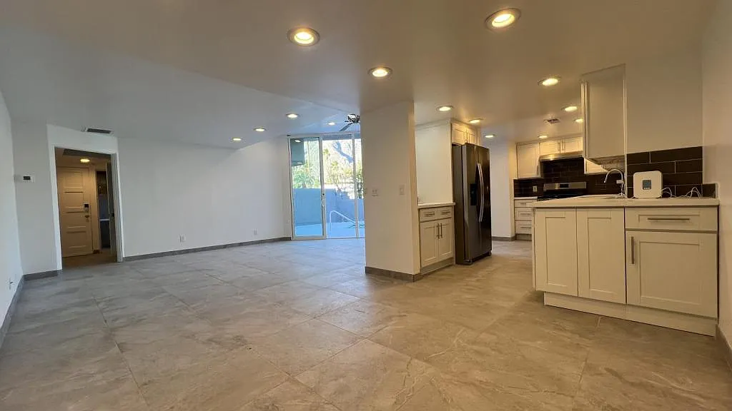 2286 N Junipero Ave — Photo 3