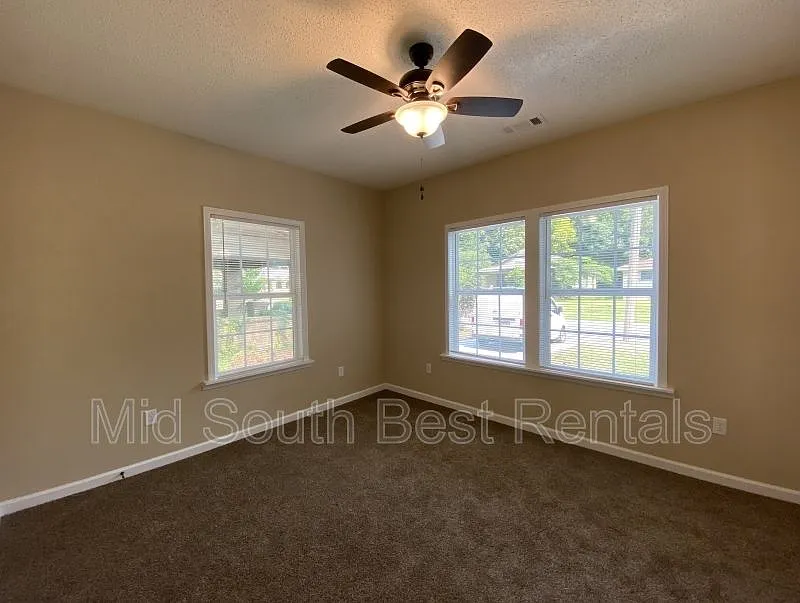 2508 E Washington Ave — Photo 3