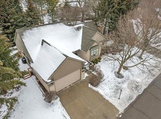 16827 Country Knoll Dr #10, Northville, MI