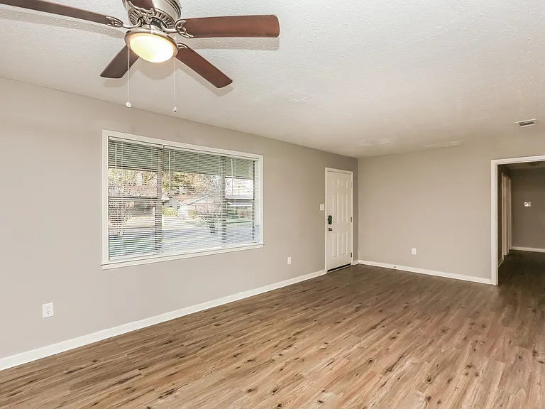 822963_019_living_room_13468016.jpg